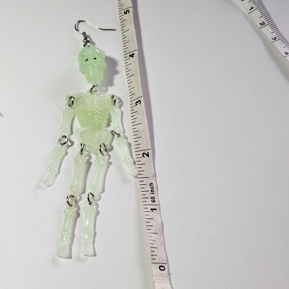 Glow in the dark skeleton earrings - Picture 12 of 12